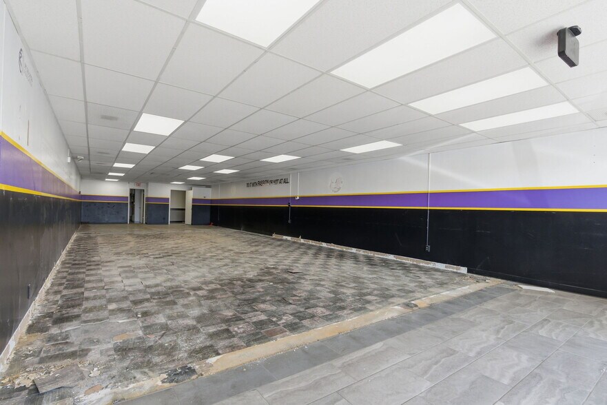 More Photos Of 1301-1349 S Glenstone Ave, Springfield General Retail For Lease