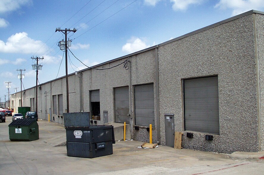 More Photos Of 4400-4418 Sunbelt Dr, Addison Light Manufacturing For Lease