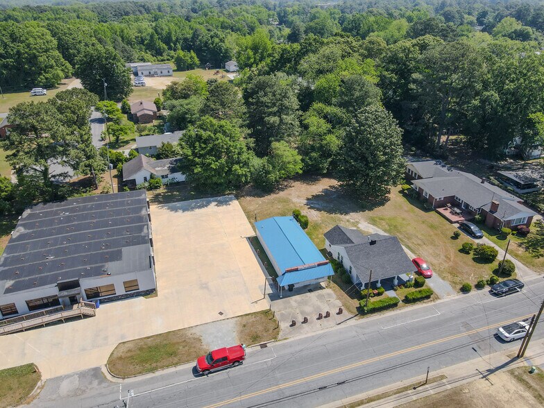 More Photos Of 540 Mc Koy St, Clinton General Retail For Sale
