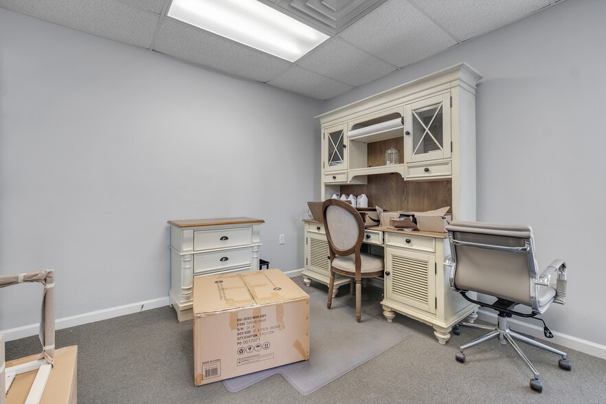 More Photos Of 495 Fortune Blvd, Midway Light Distribution For Lease