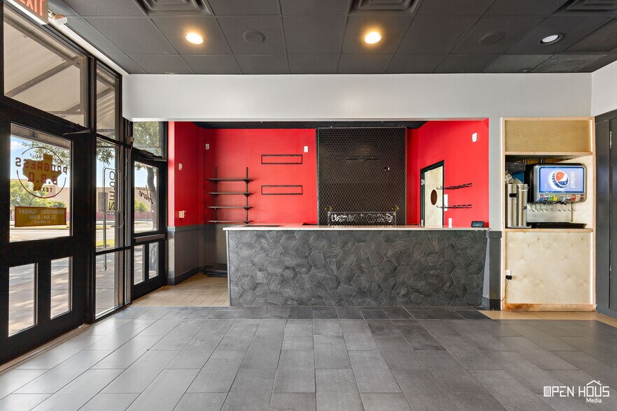 More Photos Of 3001-3007 Garnett Ave, Wichita Falls General Retail For Lease