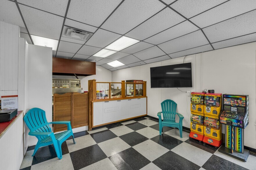 More Photos Of 101 S Main Street, Spavinaw Restaurant For Sale