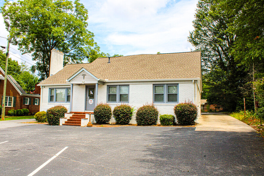 Primary Photo Of 1399 Big A Rd, Toccoa Medical For Sale