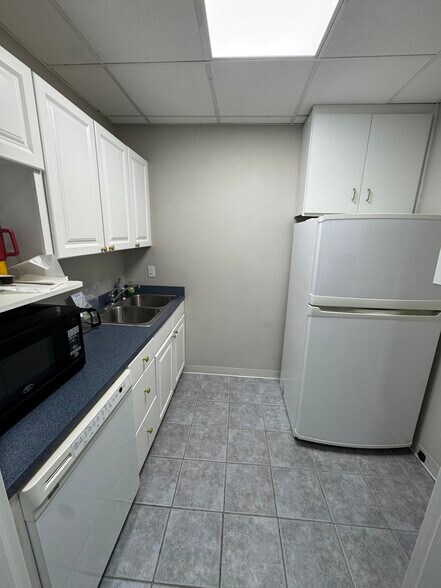 More Photos Of 6299 Nall Ave, Mission Office For Lease