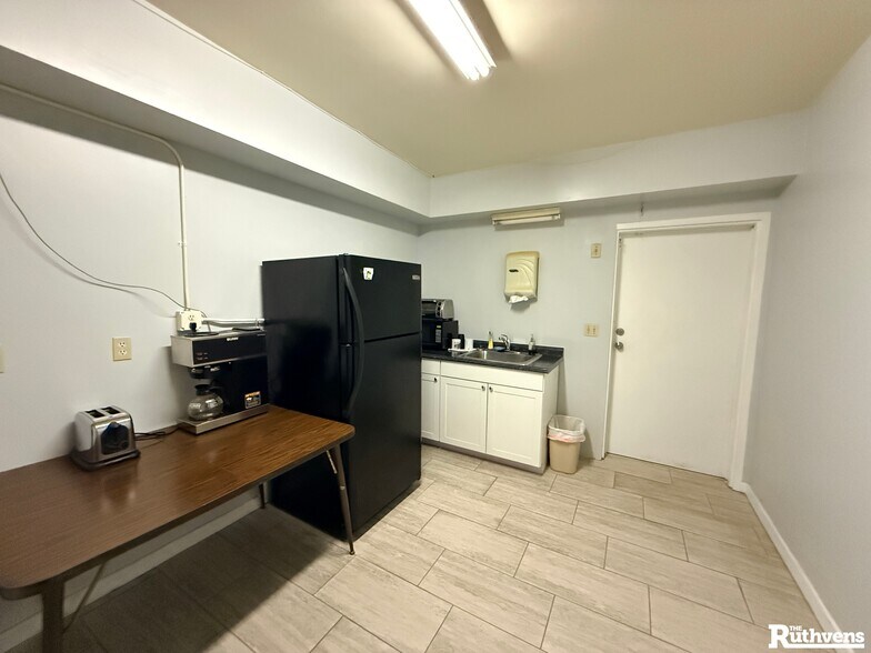 More Photos Of 1625 N US Highway 17, Eagle Lake Office For Lease