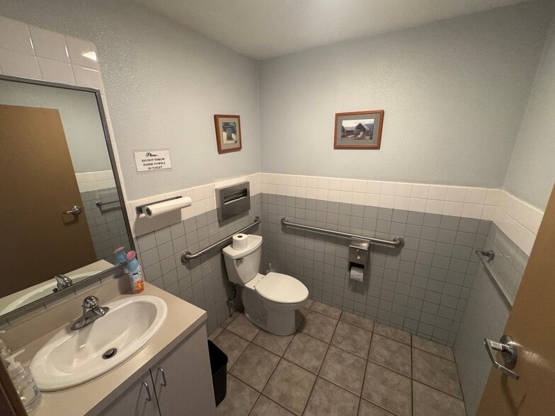 More Photos Of 418 S Maryland Pky, Las Vegas Office For Lease