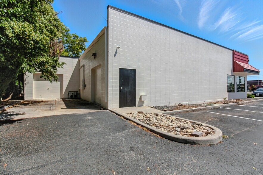 More Photos Of 6980 W Overland Rd, Boise Storefront Retail Office For Lease