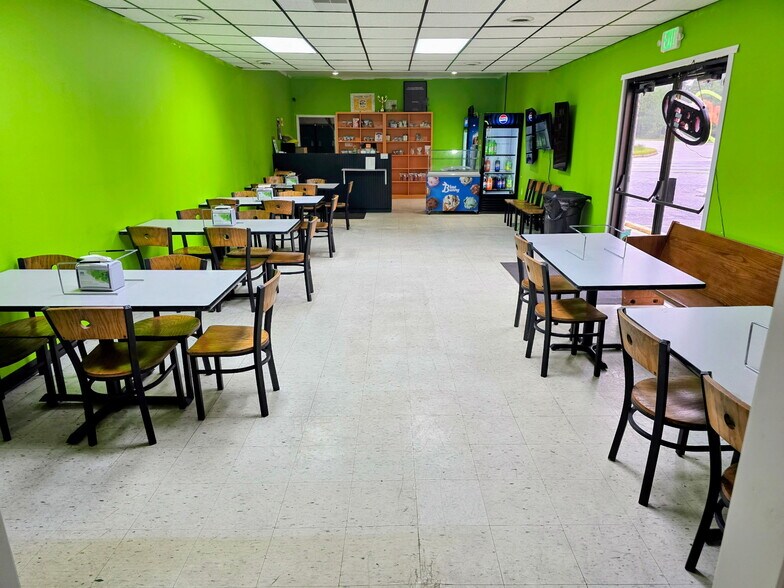 More Photos Of 8010 Dixie Hwy, Birch Run Convenience Store For Sale