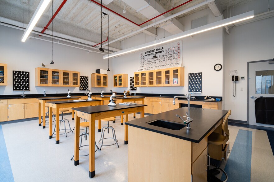 More Photos Of 297-299 N 7th St, Brooklyn Schools For Lease