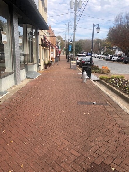 More Photos Of 250 E Main St, Canton Storefront Retail Office For Lease