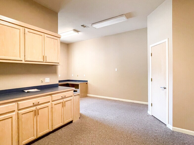 More Photos Of 10527 Kentshire Ct, Baton Rouge Office For Lease