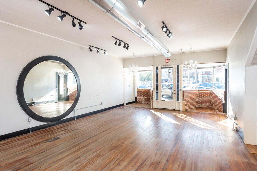 More Photos Of 108 E Public Sq, Laurens Storefront Retail Residential For Sale