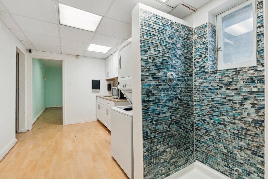 More Photos Of 519-521 N Charles St, Baltimore Office For Sale