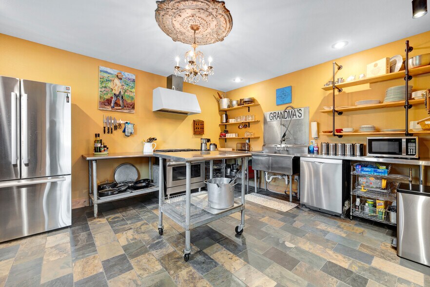 More Photos Of 21588 HWY 71, Winslow General Retail For Sale