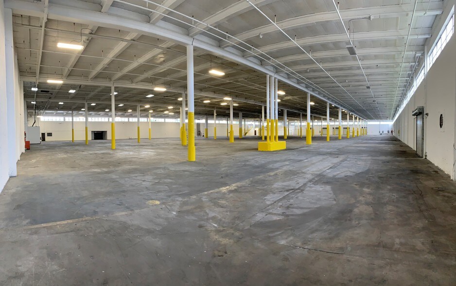 More Photos Of 6891 NW 74th St, Medley Manufacturing For Lease