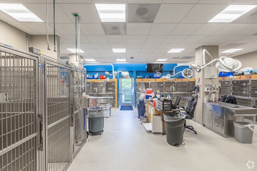 More Photos Of 10000 Old Columbia Rd, Columbia Storefront For Lease