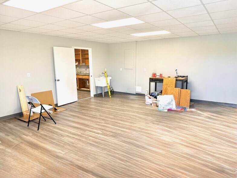 More Photos Of 5841 State Highway K St, Cape Girardeau Warehouse For Lease