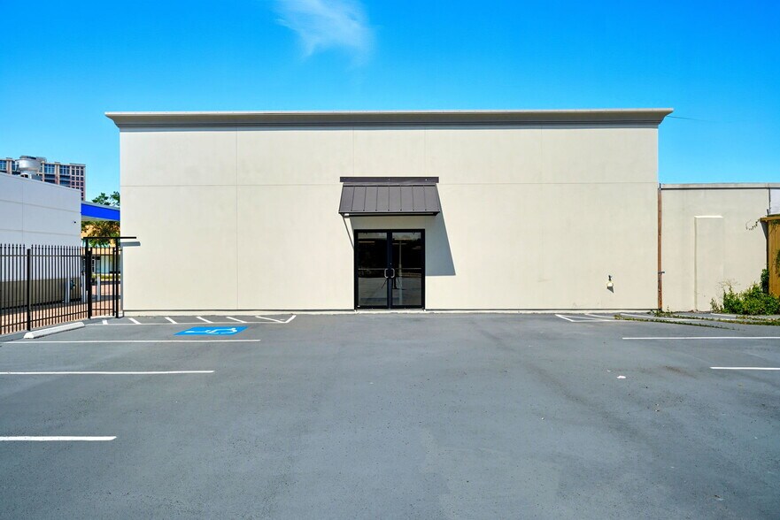 More Photos Of 4909 Main St, Houston Medical For Lease