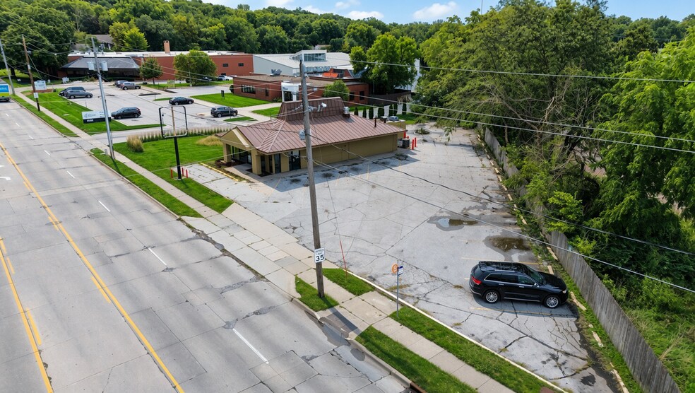 More Photos Of 6120 Grand Ave, Des Moines Restaurant For Sale