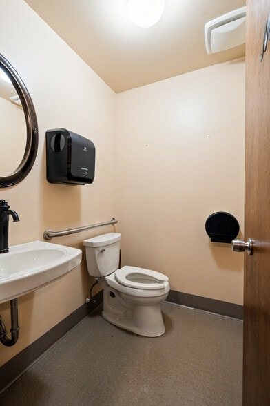 More Photos Of 828 Cherry St, Green Bay Office Residential For Sale