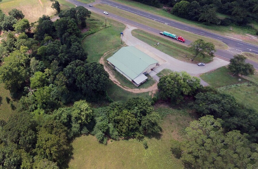 More Photos Of 37252 US Highway 69 N, Jacksonville Veterinarian Kennel For Sale