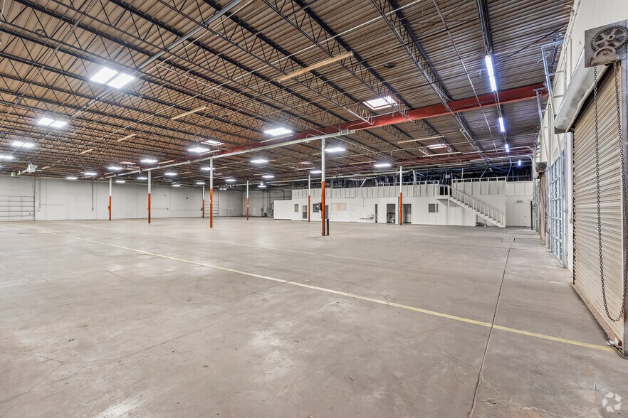 More Photos Of 4116 Cockrell Ave, Fort Worth Distribution For Lease