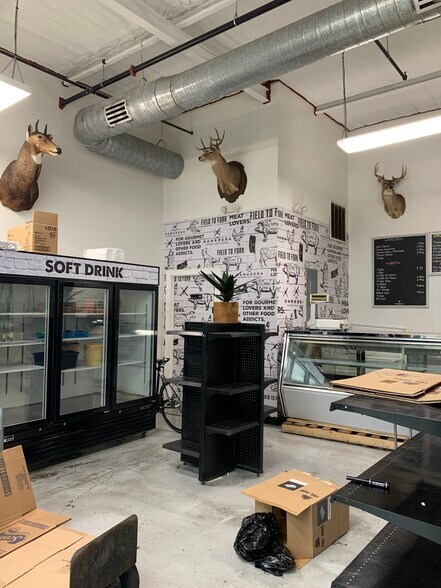 More Photos Of 4109 N Conway Ave, Palmhurst Storefront For Sale