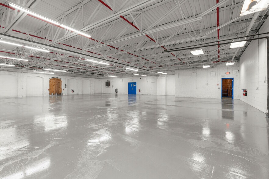 More Photos Of 56 Sterling St, Clinton Manufacturing For Lease