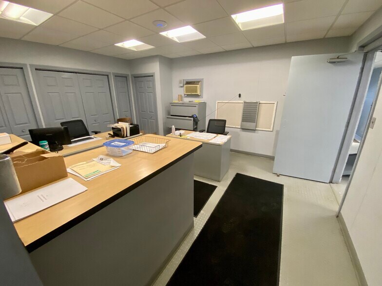 More Photos Of 1229 Country Club Mnr, Fairmont Auto Dealership For Lease