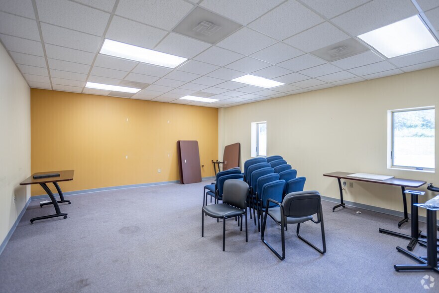 More Photos Of 520 Pleasant Valley Rd, Trafford Office For Sale