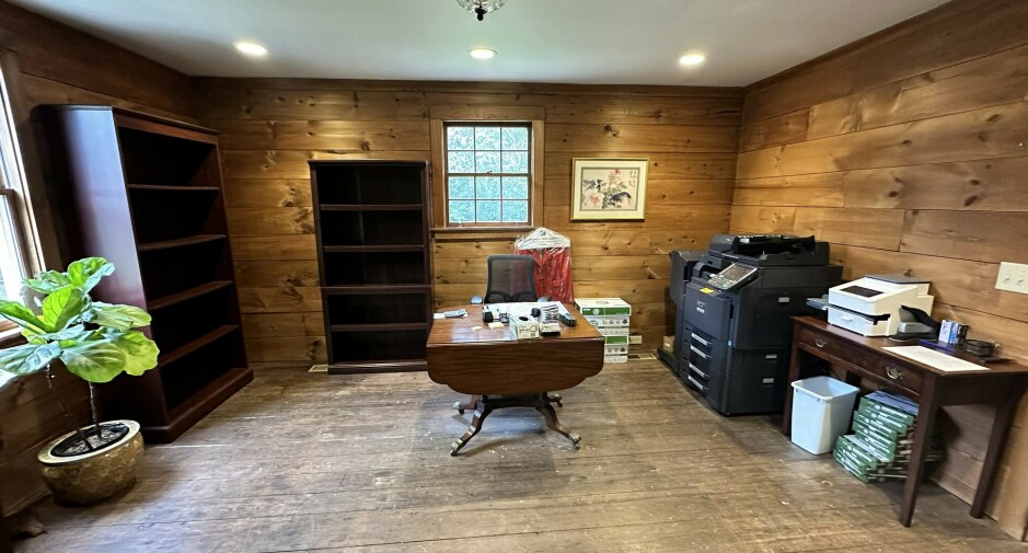 More Photos Of 207 W Main St, Lexington Office For Lease