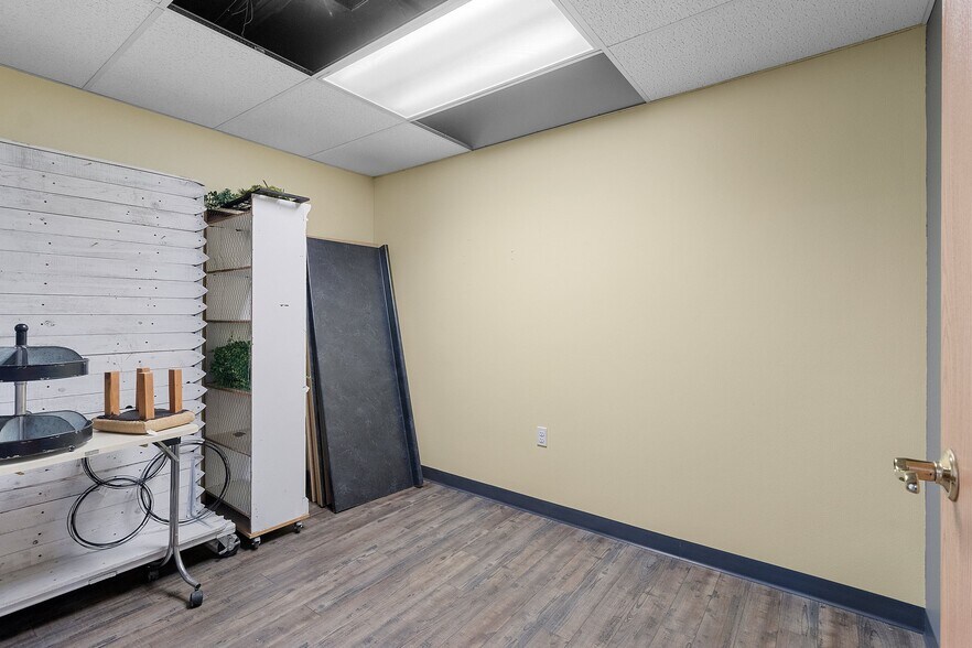 More Photos Of 1604 Washington St, Two Rivers Storefront For Sale