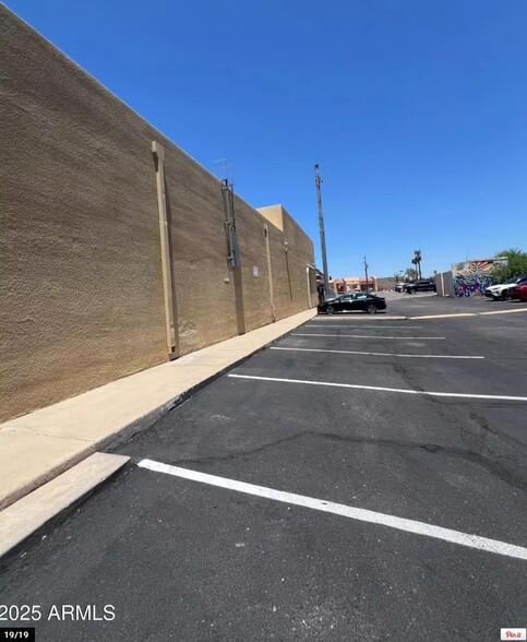 More Photos Of 16835 N Park Pl, Glendale Unknown For Lease