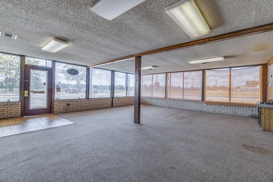 More Photos Of 1137 US-80 Hwy, Monroe Distribution For Sale