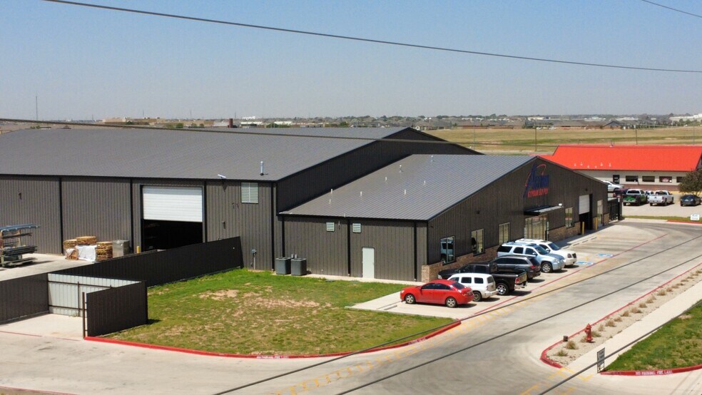 More Photos Of 3221 114th St, Lubbock Light Distribution For Sale