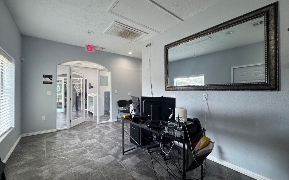 More Photos Of 1707 State Highway 21 W, Caldwell Office For Sale