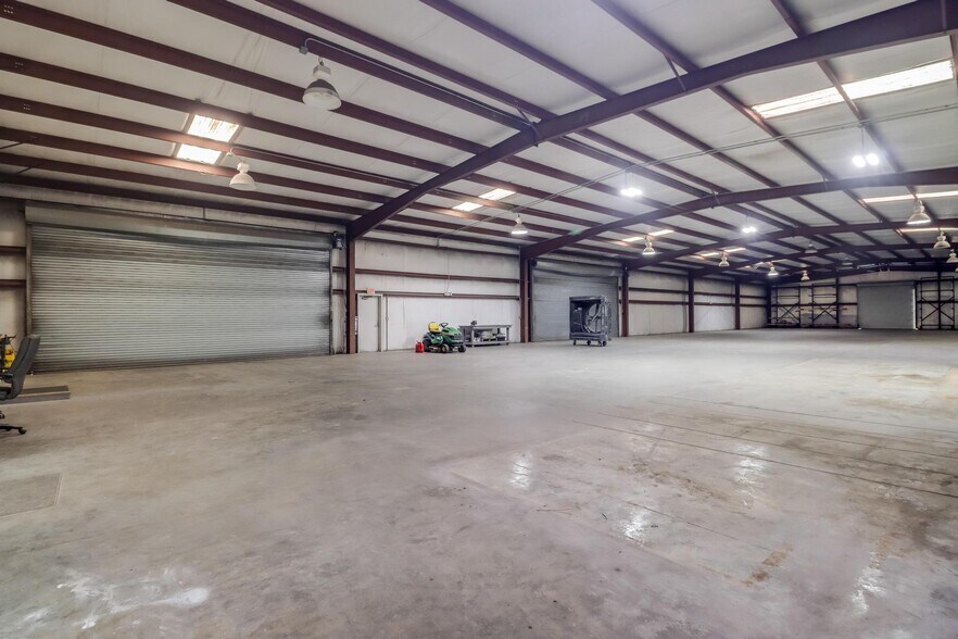 More Photos Of 21051 Coastal Pky, Gulfport Industrial For Sale