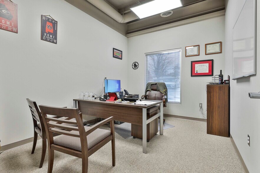 More Photos Of 1039 Sullivan Rd, Newnan Office For Lease