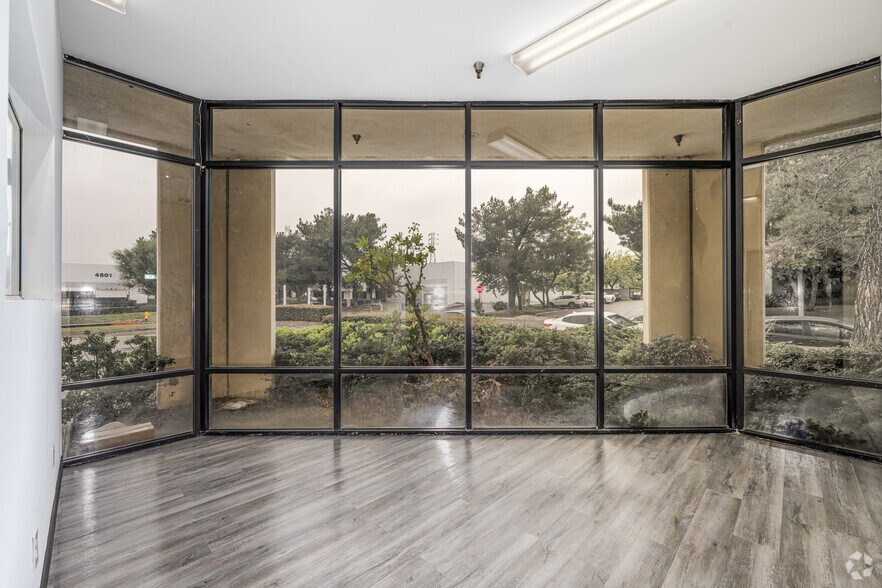 More Photos Of 4802 Littlejohn St, Baldwin Park Warehouse For Lease