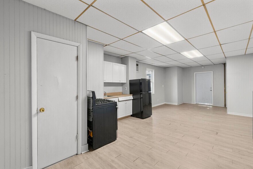 More Photos Of 74 Holmes Ave, Waterbury Storefront Retail Residential For Sale