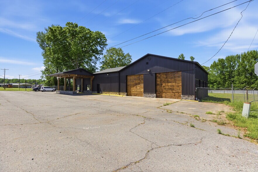 More Photos Of 702 W Dewitt Henry Dr, Beebe Freestanding For Sale