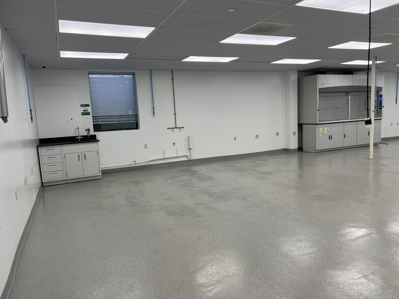 More Photos Of 16 Commercial St, Branford Research And Development For Lease