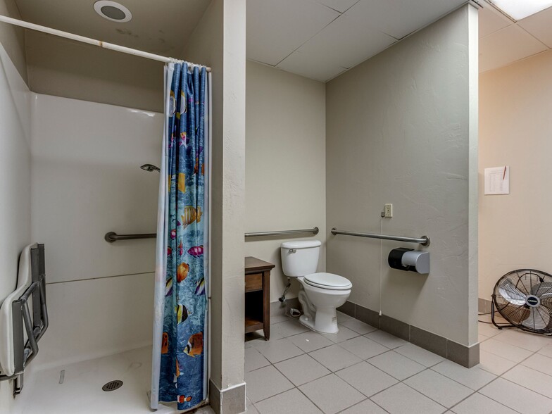 More Photos Of 9309 E Reno Ave, Midwest City Healthcare For Sale