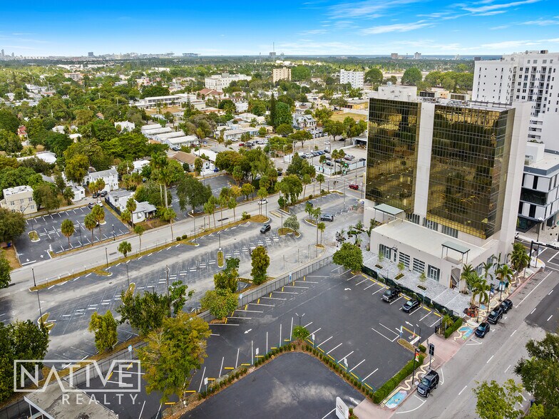 More Photos Of 1909 Tyler St, Hollywood Office For Lease