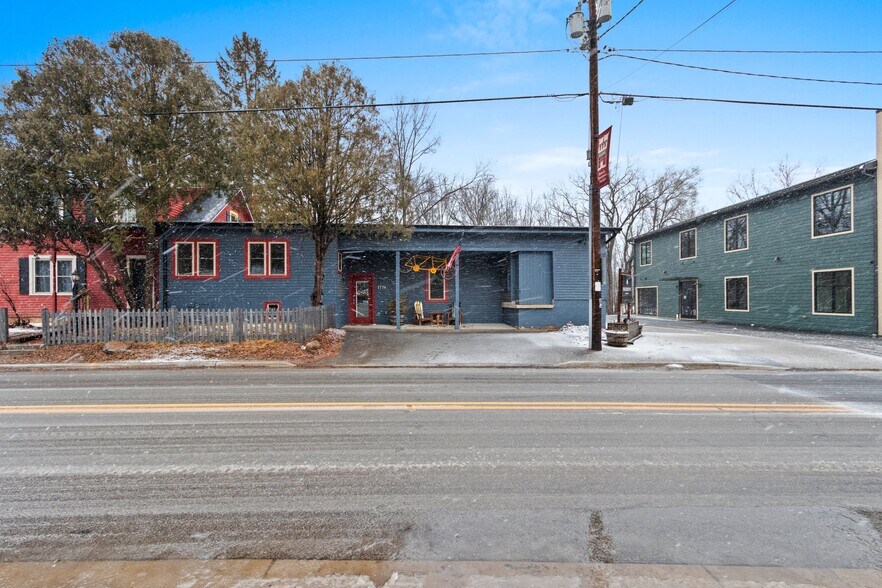 More Photos Of 1774 Riverside Dr, Suamico Freestanding For Lease