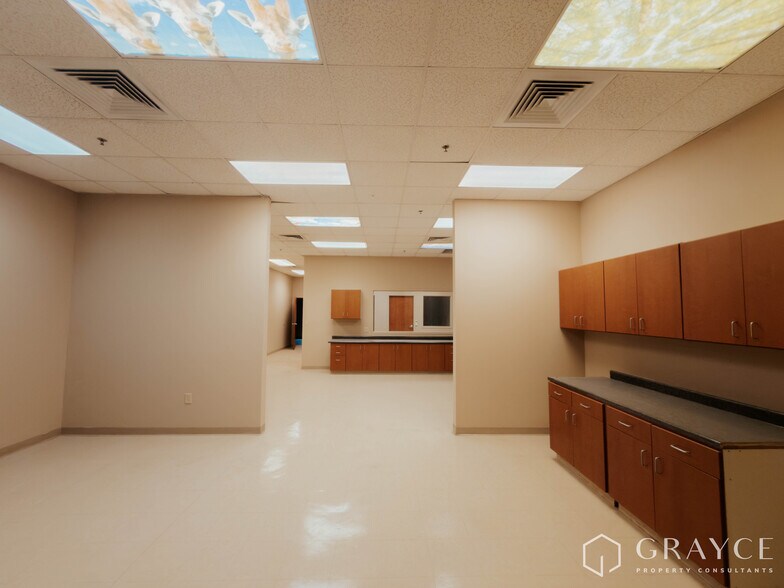 More Photos Of 4301 N Mesa St, El Paso Medical For Lease