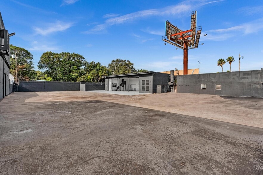More Photos Of 570 NW 54th St, Miami Auto Repair For Lease