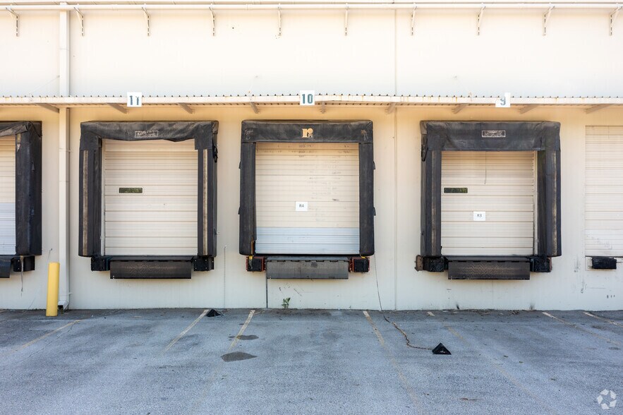 More Photos Of 3865 Produce Rd, Louisville Warehouse For Lease