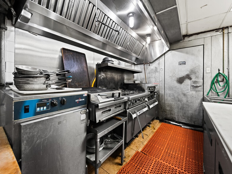 More Photos Of 3016 E Commercial Blvd, Fort Lauderdale Restaurant For Sale