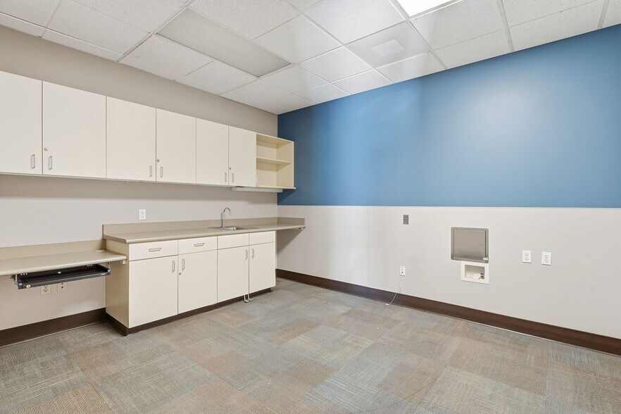 More Photos Of 6825 Burden Blvd, Pasco Medical For Sale